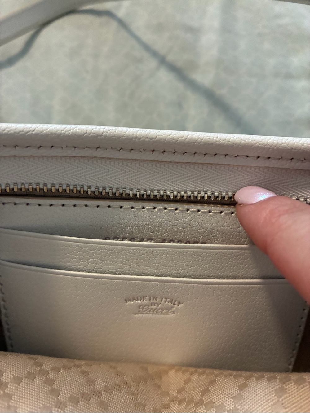 Gucci Gossip Small Shoulder Bag - Picture 6 of 7